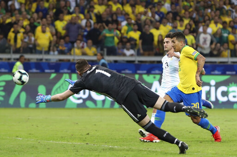 Nhìn lại chiến thắng ngọt ngào của Brazil trước Argentina - 11 Nhìn lại chiến thắng ngọt ngào của Brazil trước Argentina - 11