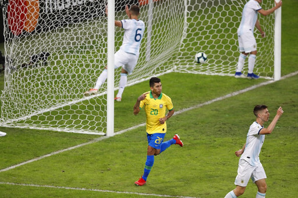 Nhìn lại chiến thắng ngọt ngào của Brazil trước Argentina - 12 Nhìn lại chiến thắng ngọt ngào của Brazil trước Argentina - 12