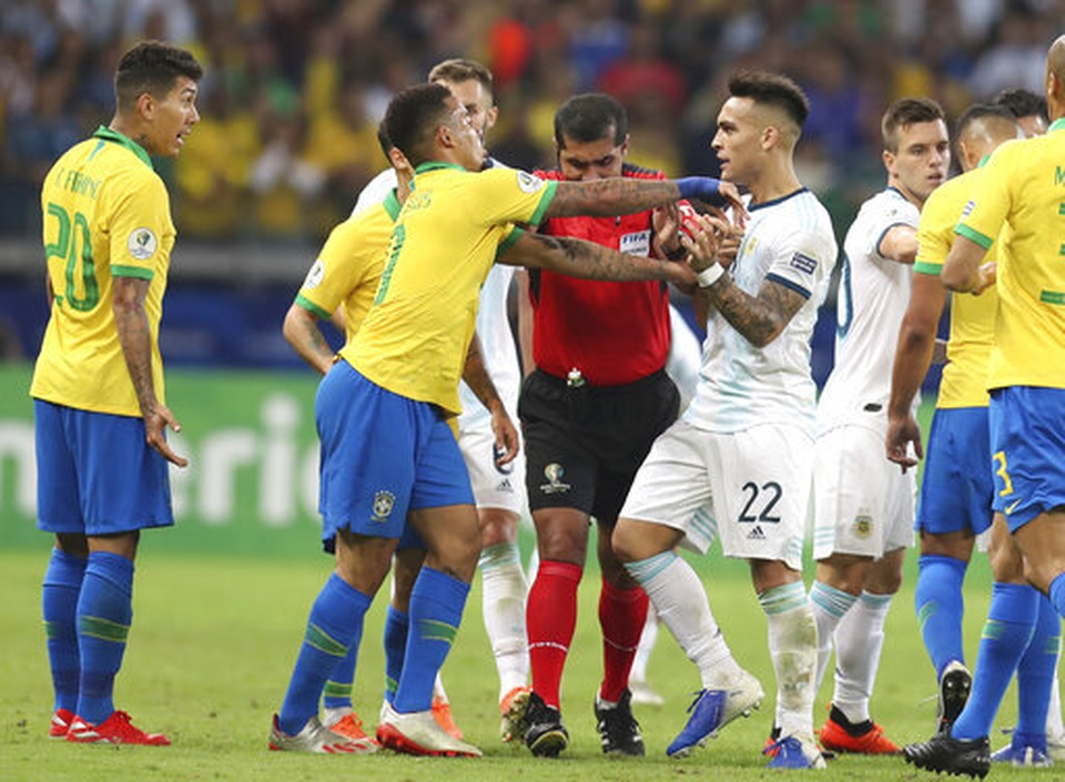 Nhìn lại chiến thắng ngọt ngào của Brazil trước Argentina - 13 Nhìn lại chiến thắng ngọt ngào của Brazil trước Argentina - 13