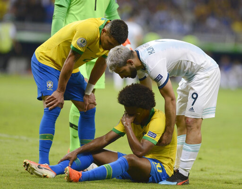 Nhìn lại chiến thắng ngọt ngào của Brazil trước Argentina - 15 Nhìn lại chiến thắng ngọt ngào của Brazil trước Argentina - 15