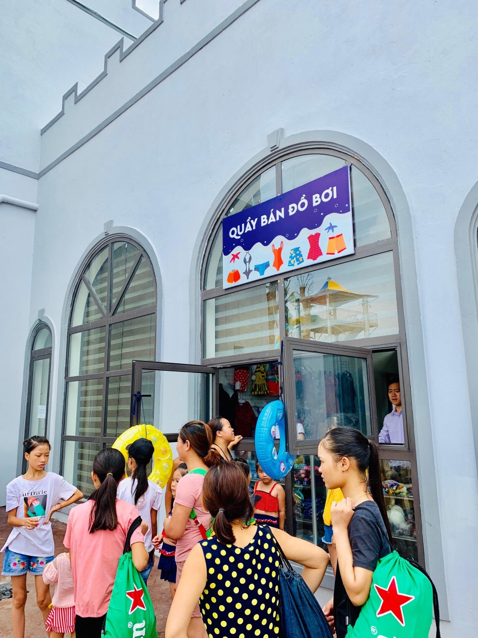 Công viên nước Thanh Hà gây sốt trên mạng xã hội - 4 Công viên nước Thanh Hà gây sốt trên mạng xã hội - 4