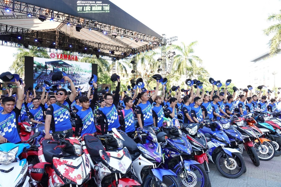 Cơ hội sở hữu siêu môtô thể thao TFX và R3 khi mua Yamaha Exciter - 2 Cơ hội sở hữu siêu môtô thể thao TFX và R3 khi mua Yamaha Exciter - 2