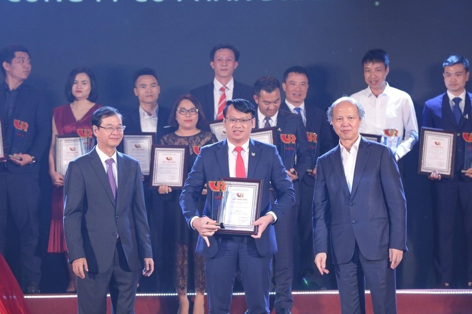 DKRA Vietnam thắng lớn tại lễ vinh danh nghề môi giới bất động sản Việt Nam 2019 - 2 DKRA Vietnam thắng lớn tại lễ vinh danh nghề môi giới bất động sản Việt Nam 2019 - 2
