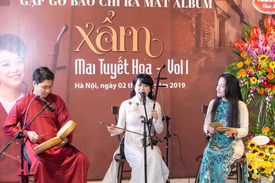 Truyền nhân của cố nghệ nhân Hà Thị Cầu ra mắt album xẩm - 2 Truyền nhân của cố nghệ nhân Hà Thị Cầu ra mắt album xẩm - 2