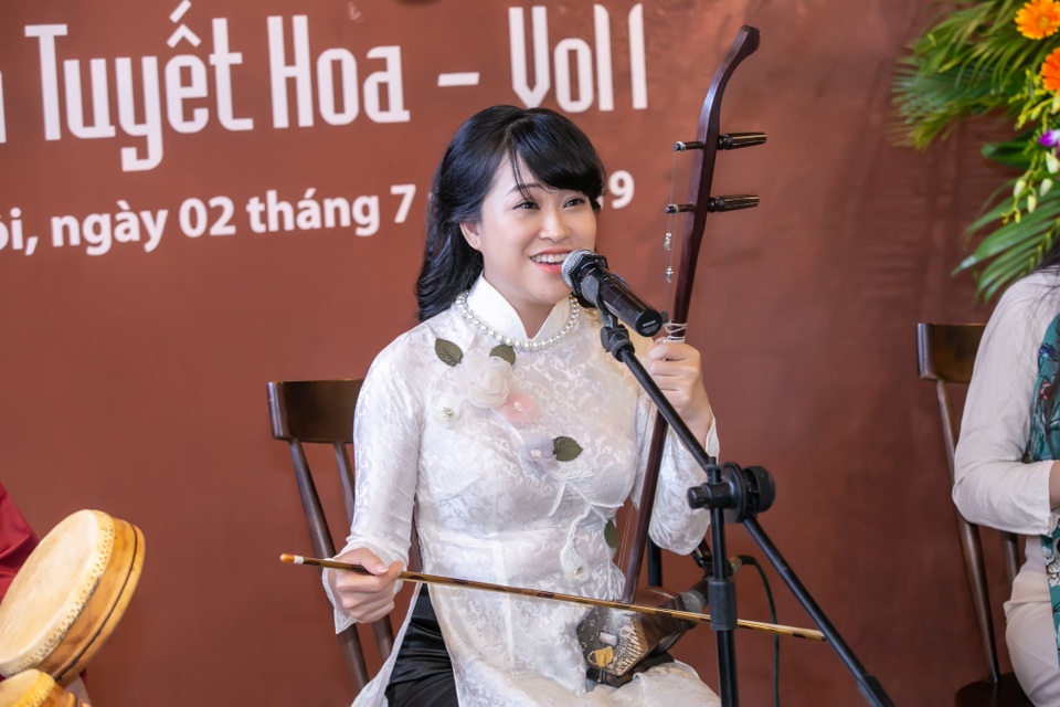 Truyền nhân của cố nghệ nhân Hà Thị Cầu ra mắt album xẩm - 1 Truyền nhân của cố nghệ nhân Hà Thị Cầu ra mắt album xẩm - 1