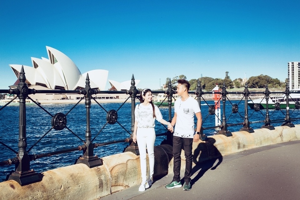 “Nam thần” bị “tố” hờ hững khi đóng cảnh hôn vợ nhưng lại nồng nhiệt với… bạn diễn - 8 “Nam thần” bị “tố” hờ hững khi đóng cảnh hôn vợ nhưng lại nồng nhiệt với… bạn diễn - 8