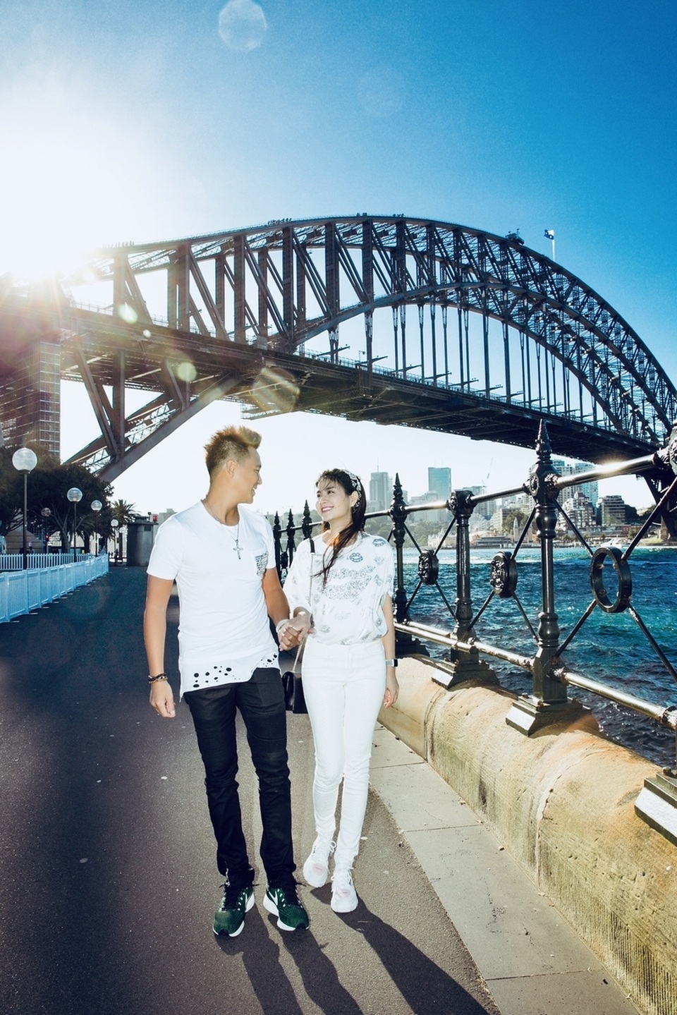 “Nam thần” bị “tố” hờ hững khi đóng cảnh hôn vợ nhưng lại nồng nhiệt với… bạn diễn - 6 “Nam thần” bị “tố” hờ hững khi đóng cảnh hôn vợ nhưng lại nồng nhiệt với… bạn diễn - 6