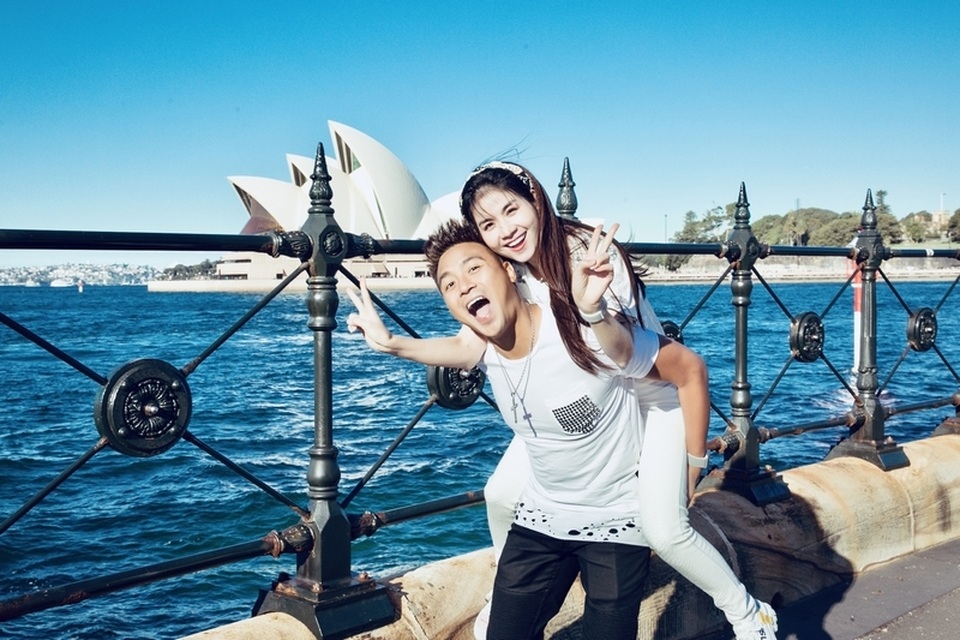 “Nam thần” bị “tố” hờ hững khi đóng cảnh hôn vợ nhưng lại nồng nhiệt với… bạn diễn - 10 “Nam thần” bị “tố” hờ hững khi đóng cảnh hôn vợ nhưng lại nồng nhiệt với… bạn diễn - 10