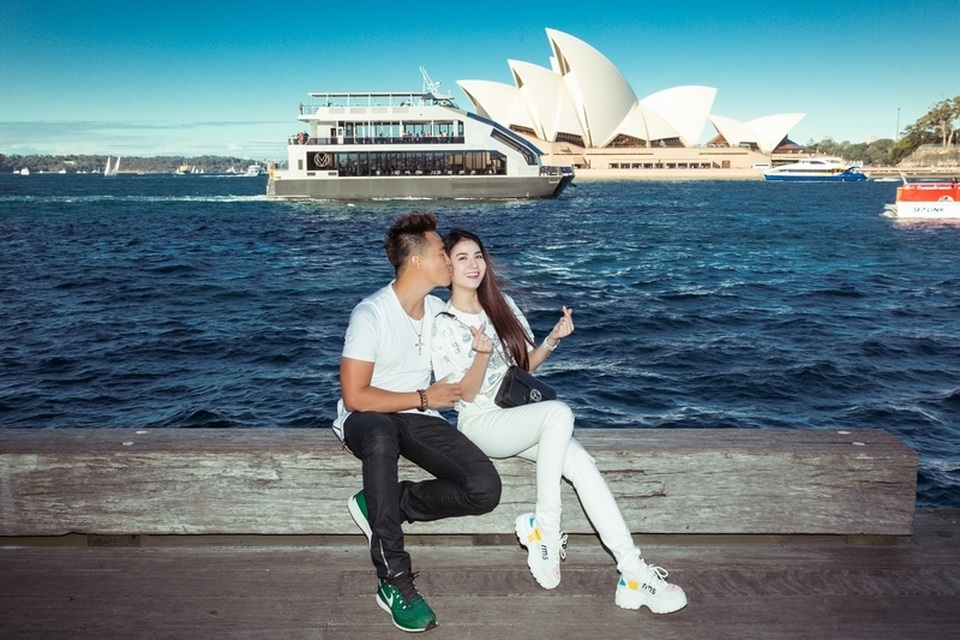 “Nam thần” bị “tố” hờ hững khi đóng cảnh hôn vợ nhưng lại nồng nhiệt với… bạn diễn - 7 “Nam thần” bị “tố” hờ hững khi đóng cảnh hôn vợ nhưng lại nồng nhiệt với… bạn diễn - 7