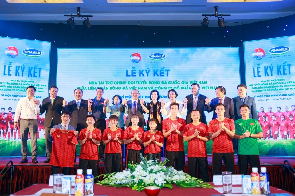 Vinamilk tài trợ chính cho các Đội tuyển Bóng đá Quốc gia  vì một Việt Nam vươn cao - 3
