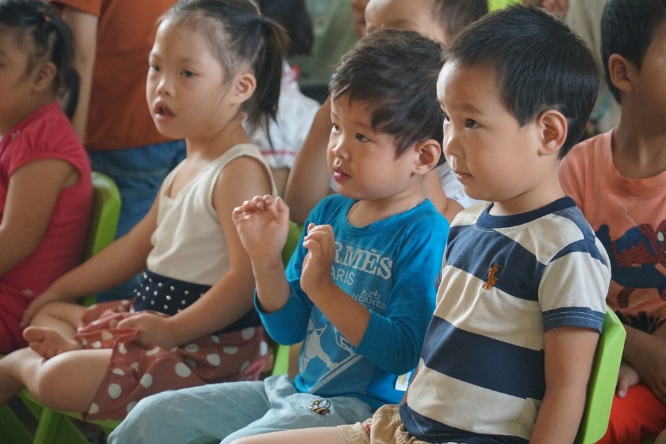 Mang sữa học đường đến với trẻ khuyết tật tại Cao Bằng - 2 Mang sữa học đường đến với trẻ khuyết tật tại Cao Bằng - 2