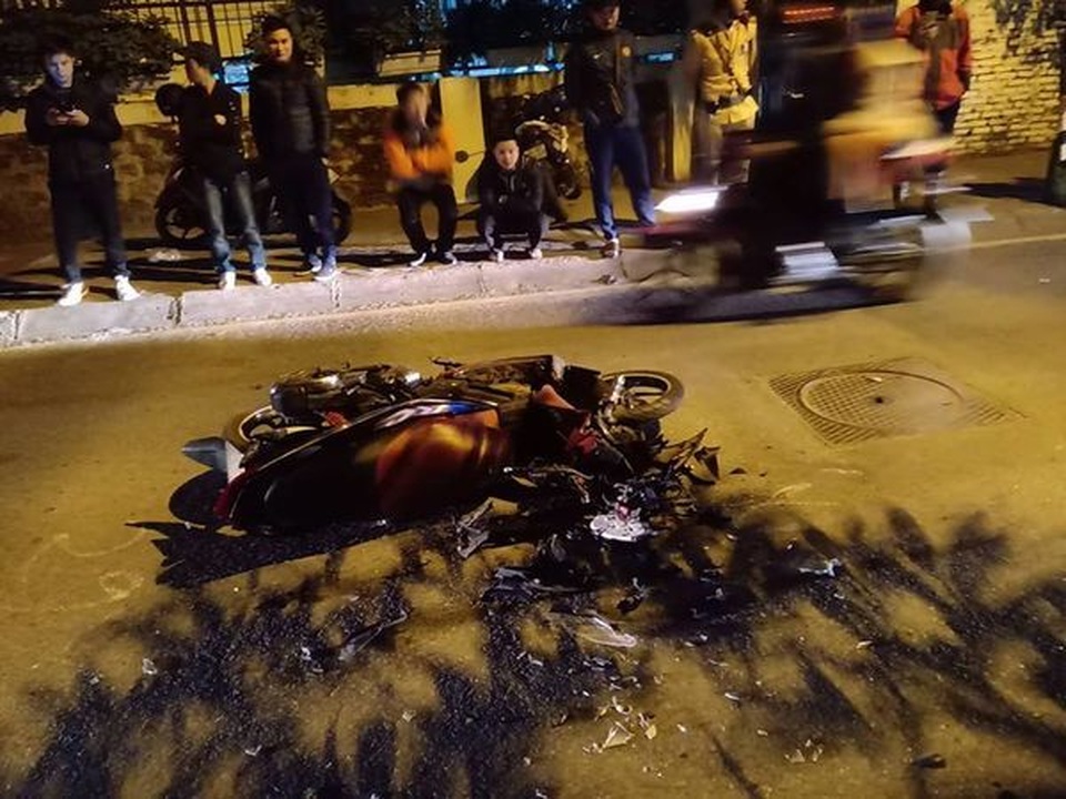 Hà Nội: Truy tìm tài xế xe CX5 đâm trọng thương cô gái rồi bỏ chạy - 1 Hà Nội: Truy tìm tài xế xe CX5 đâm trọng thương cô gái rồi bỏ chạy - 1