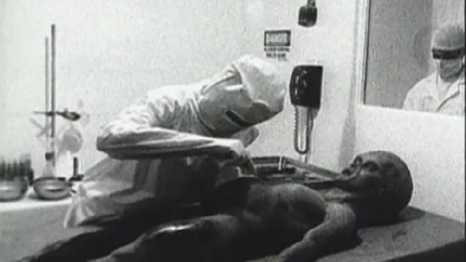 Video khám nghiệm tử thi người ngoài hành tinh ở Roswell là có thật? - 1 Video khám nghiệm tử thi người ngoài hành tinh ở Roswell là có thật? - 1