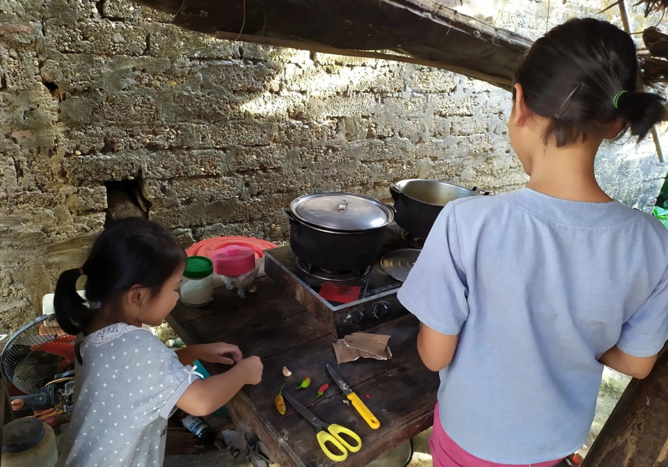 Người đàn bà goá cùng 4 con thơ trong căn nhà rách nát với ký ức kinh hoàng! - 6 Người đàn bà goá cùng 4 con thơ trong căn nhà rách nát với ký ức kinh hoàng! - 6