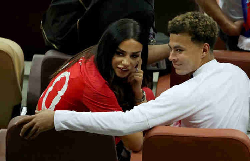 Mê mẩn vóc dáng bốc lửa của bạn gái tiền vệ Dele Alli - 10