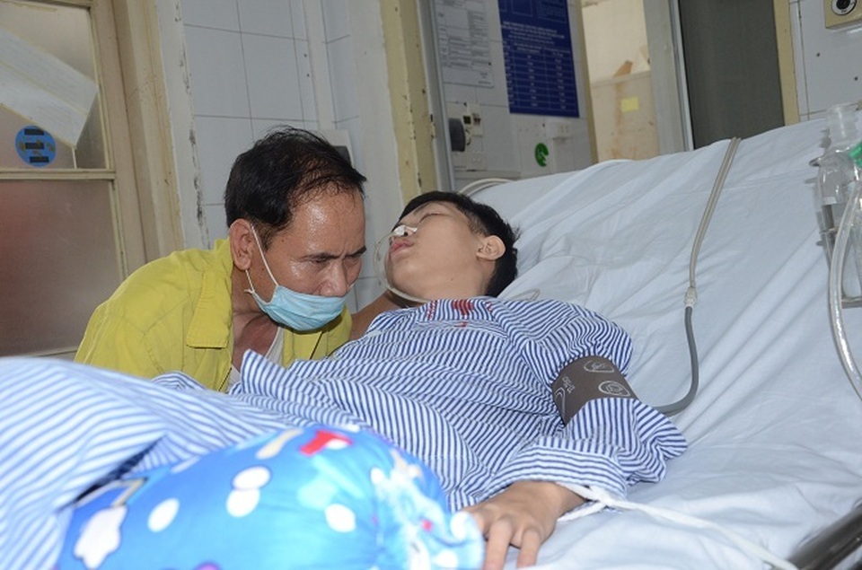Xót xa cảnh người cha y sĩ quân đội kêu cứu cho con trai bị bệnh lao màng não - 8 Xót xa cảnh người cha y sĩ quân đội kêu cứu cho con trai bị bệnh lao màng não - 8