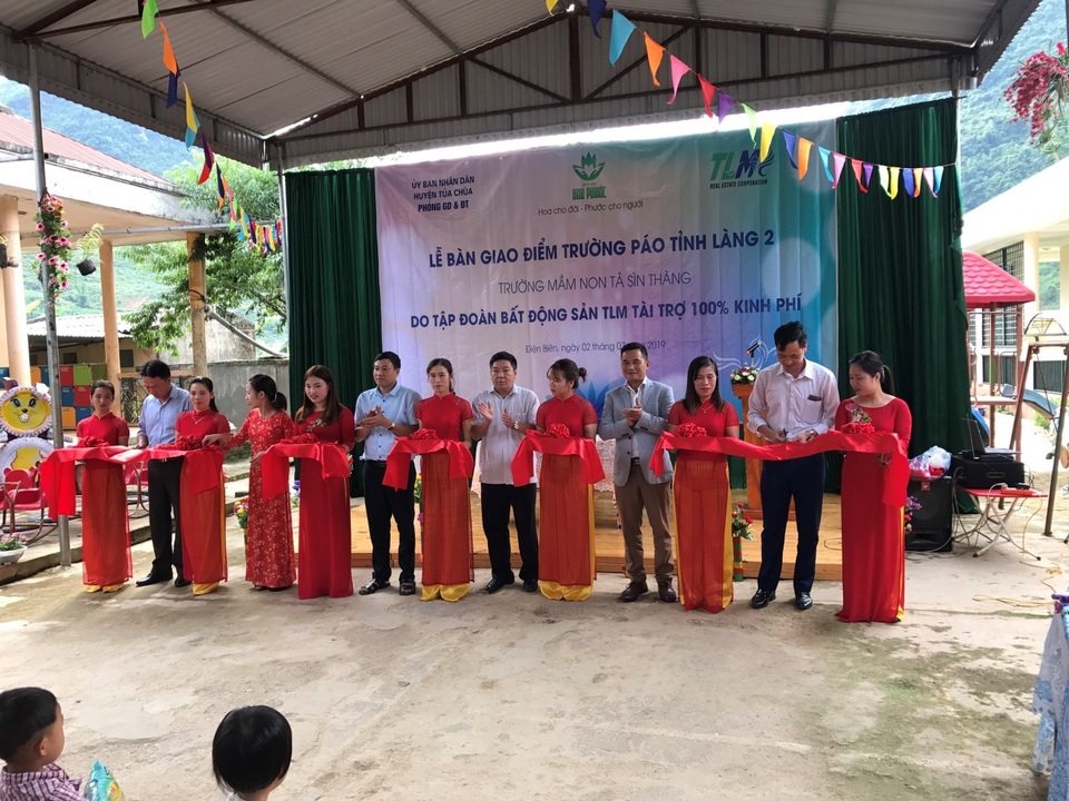 Tập đoàn Bất động sản TLM bàn giao điểm trường cho học sinh vùng cao Điện Biên - 2 Tập đoàn Bất động sản TLM bàn giao điểm trường cho học sinh vùng cao Điện Biên - 2