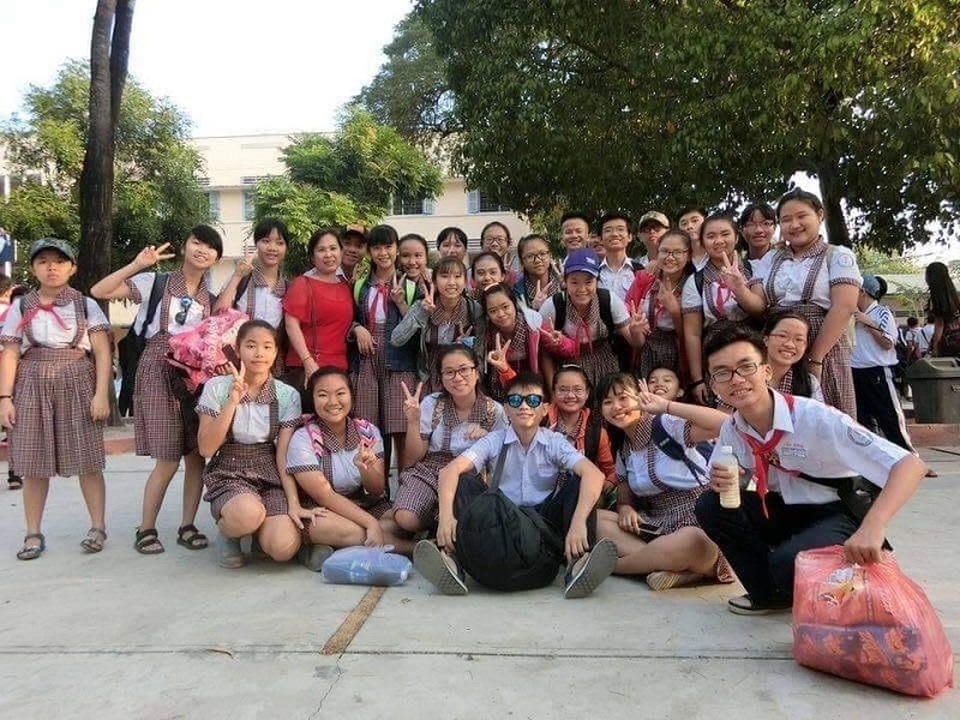 Buổi họp lớp đặc biệt: Tịch thu điện thoại di động, chỉ ngồi chuyện trò bên nhau - 2 Buổi họp lớp đặc biệt: Tịch thu điện thoại di động, chỉ ngồi chuyện trò bên nhau - 2