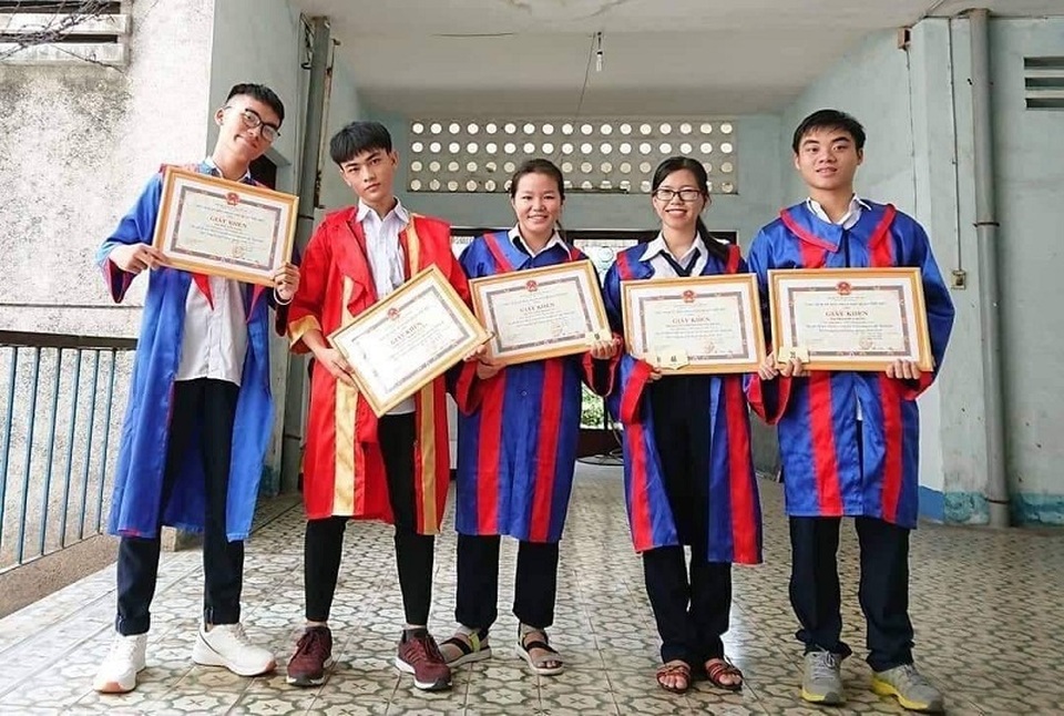 Buổi họp lớp đặc biệt: Tịch thu điện thoại di động, chỉ ngồi chuyện trò bên nhau - 3 Buổi họp lớp đặc biệt: Tịch thu điện thoại di động, chỉ ngồi chuyện trò bên nhau - 3