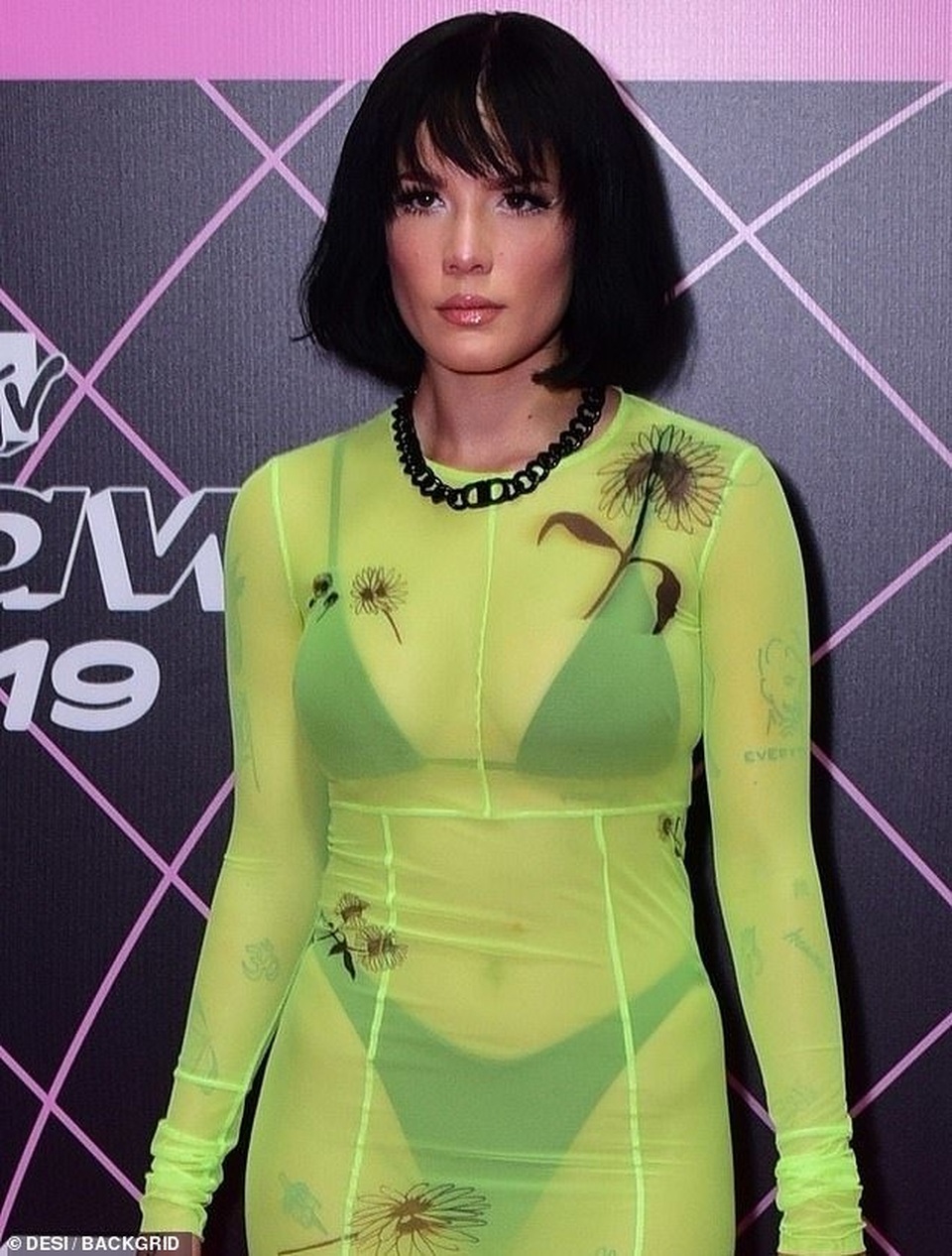 Halsey diện váy xuyên thấu phô nội y - 2 Halsey diện váy xuyên thấu phô nội y - 2