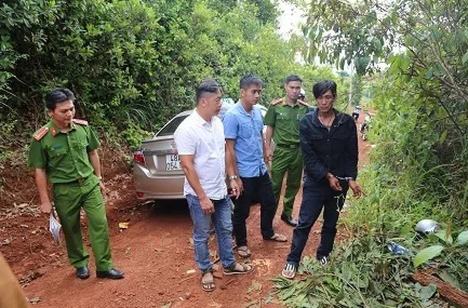 Khởi tố vụ án dùng dao uy hiếp, dọa giết tài xế taxi lúc nửa đêm - 1 Khởi tố vụ án dùng dao uy hiếp, dọa giết tài xế taxi lúc nửa đêm - 1