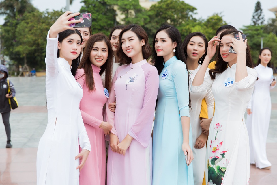 Hoa hậu Đỗ Mỹ Linh cùng dàn người đẹp Miss World Vietnam hội tụ ở xứ nhãn - 17 Hoa hậu Đỗ Mỹ Linh cùng dàn người đẹp Miss World Vietnam hội tụ ở xứ nhãn - 17