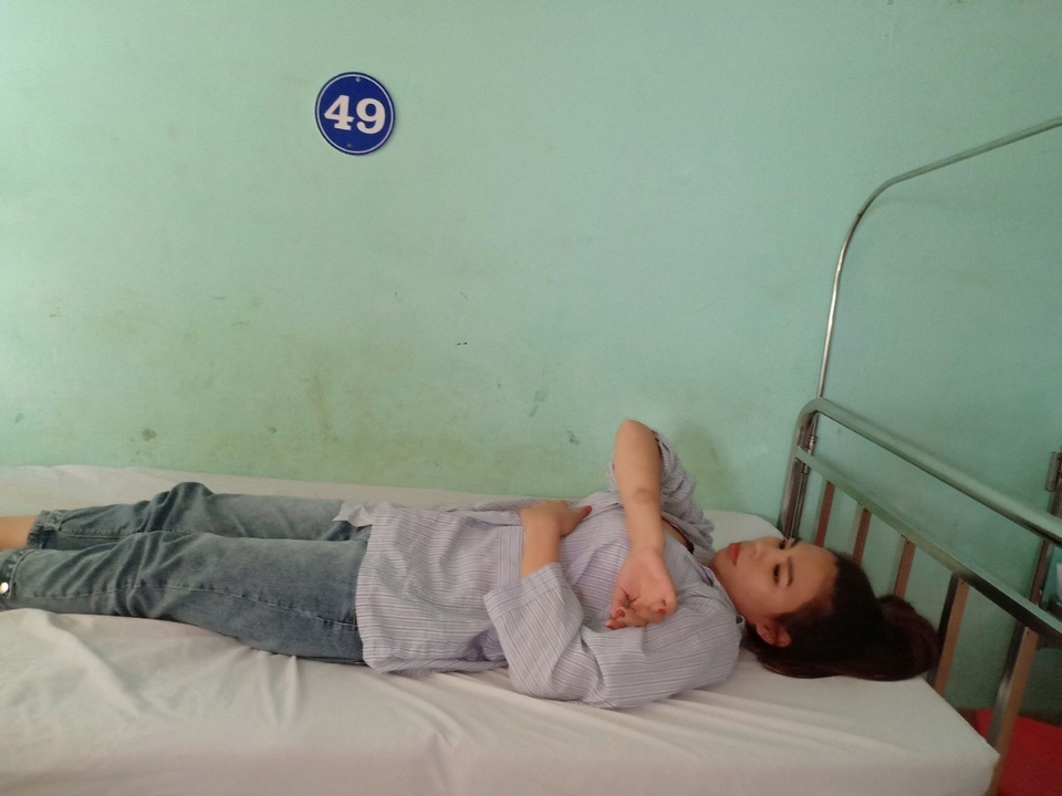 Không tìm được chồng, nhóm thanh niên xuống tay đánh vợ nhập viện ! - 2 Không tìm được chồng, nhóm thanh niên xuống tay đánh vợ nhập viện ! - 2