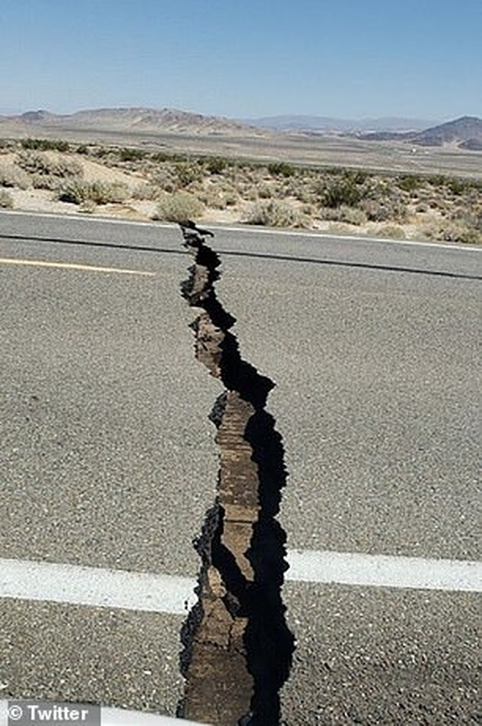 Bang California hứng động đất mạnh nhất trong 20 năm đúng ngày Quốc khánh - 4