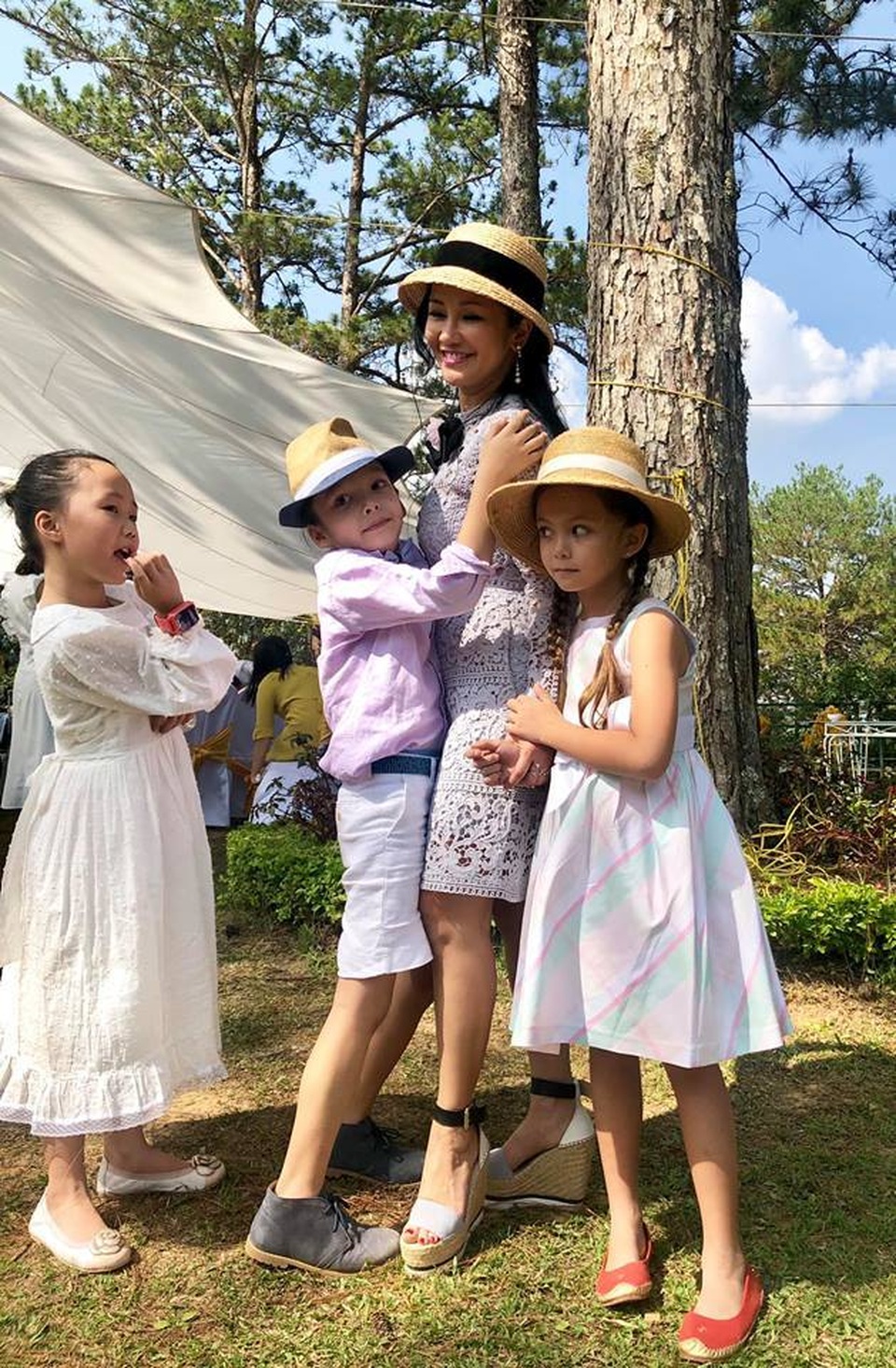 Con gái Hồng Nhung càng lớn càng xinh, được kì vọng là “mỹ nhân showbiz tương lai” - 20 Con gái Hồng Nhung càng lớn càng xinh, được kì vọng là “mỹ nhân showbiz tương lai” - 20