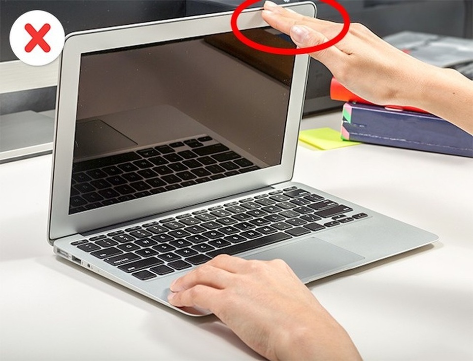 8 sai lầm thường mắc phải khi sử dụng laptop - 4 8 sai lầm thường mắc phải khi sử dụng laptop - 4