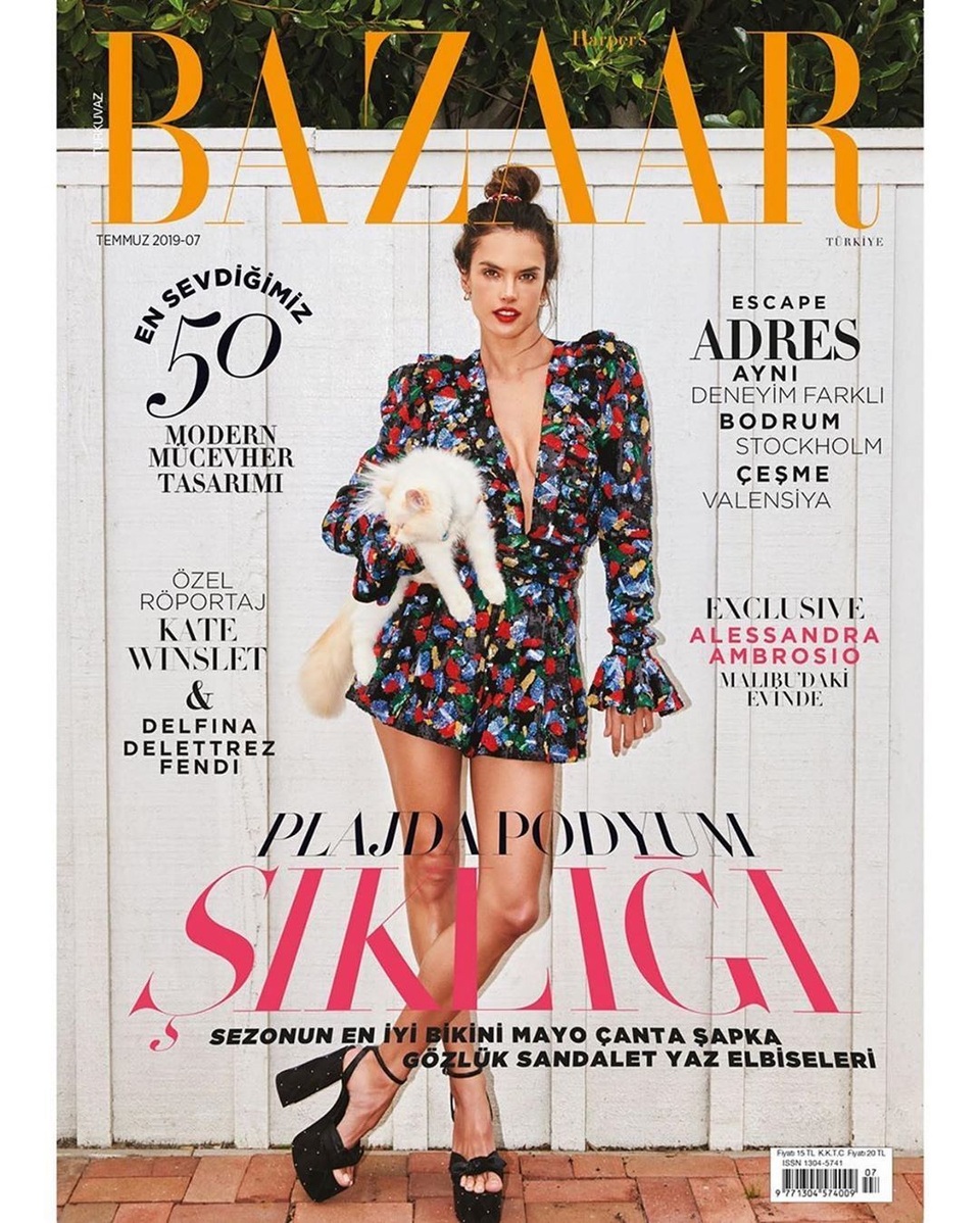Alessandra Ambrosio diện váy xẻ cao khoe dáng cuốn hút - 7