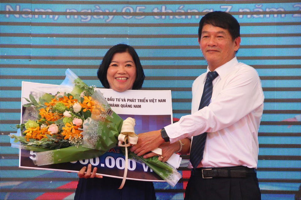 BIDV trao giải đặc biệt chương trình Tiết kiệm dự thưởng “Chạm tới ước mơ” năm 2019 - 1