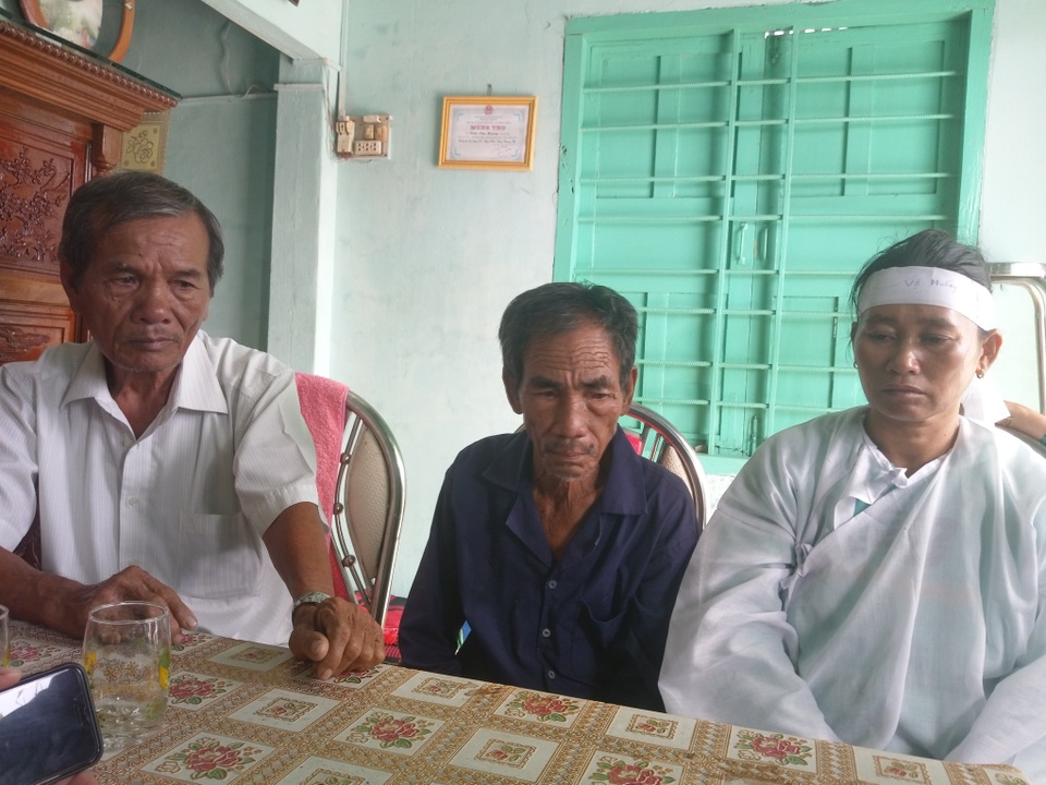 Tang thương xóm chài nghèo, 1 nhà 3 người chết - 1 Tang thương xóm chài nghèo, 1 nhà 3 người chết - 1