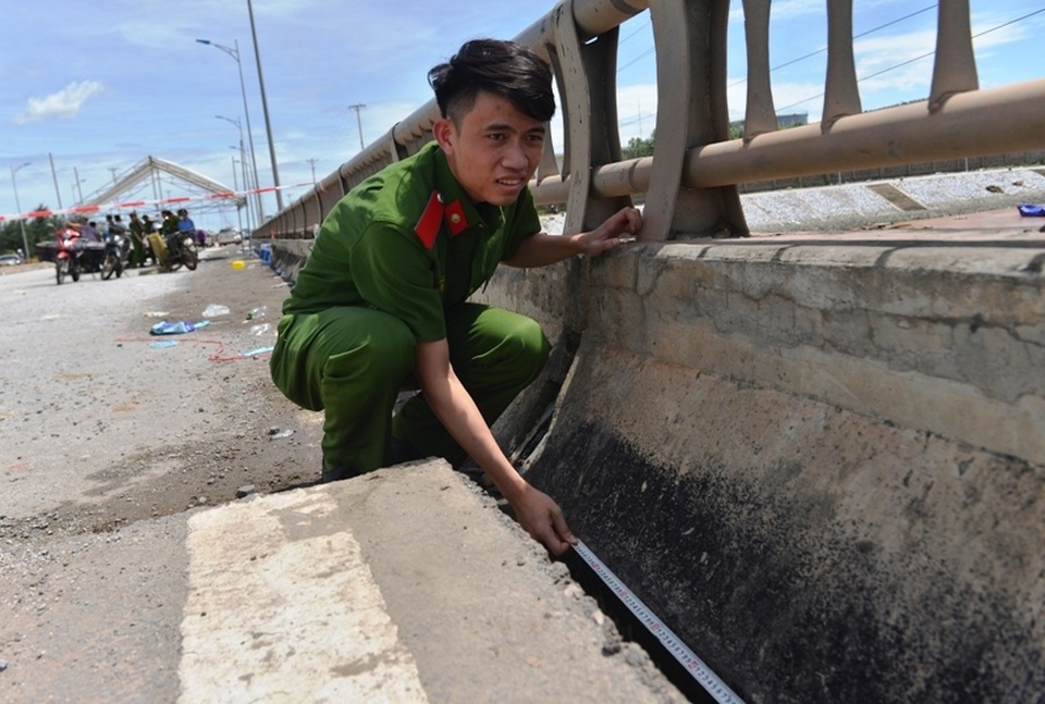 Vụ hố tử thần nuốt chửng 5 người: Đặt nghi vấn về chất lượng công trình - 4 Vụ hố tử thần nuốt chửng 5 người: Đặt nghi vấn về chất lượng công trình - 4