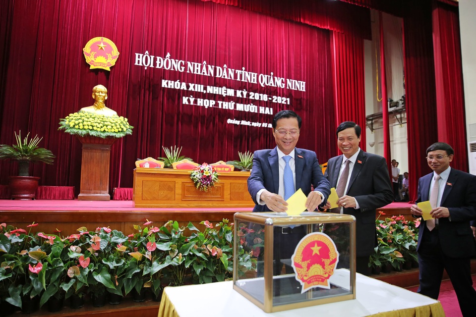 Nguyên Chủ tịch VietinBank Nguyễn Văn Thắng được bầu làm Chủ tịch Quảng Ninh - 1 Nguyên Chủ tịch VietinBank Nguyễn Văn Thắng được bầu làm Chủ tịch Quảng Ninh - 1