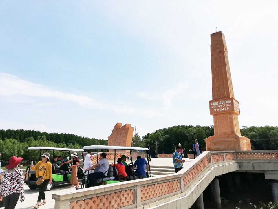 Cà Mau: 6 tháng đầu năm đón hơn 800.000 lượt khách du lịch - 4 Cà Mau: 6 tháng đầu năm đón hơn 800.000 lượt khách du lịch - 4