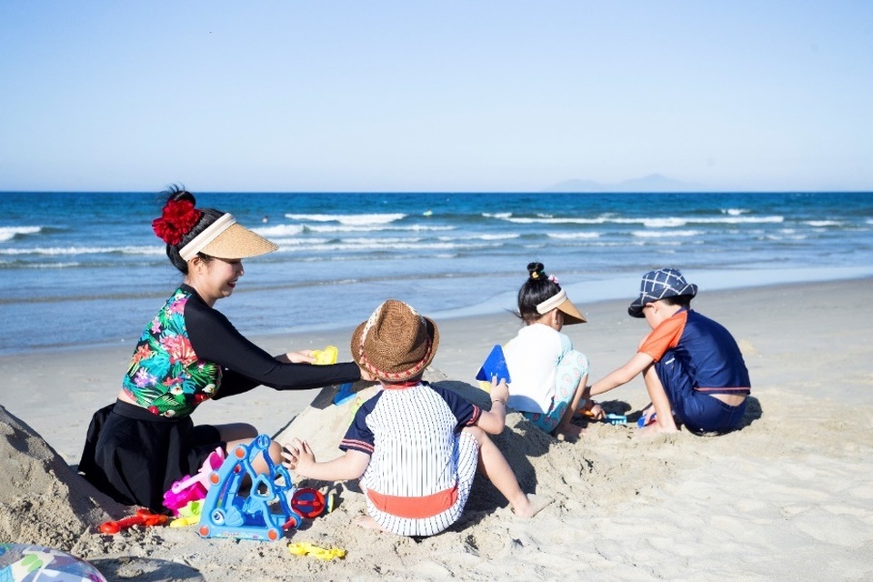 Ốc Thanh Vân check-in hồ bơi vô cực dài nhất Đà Nẵng - 2