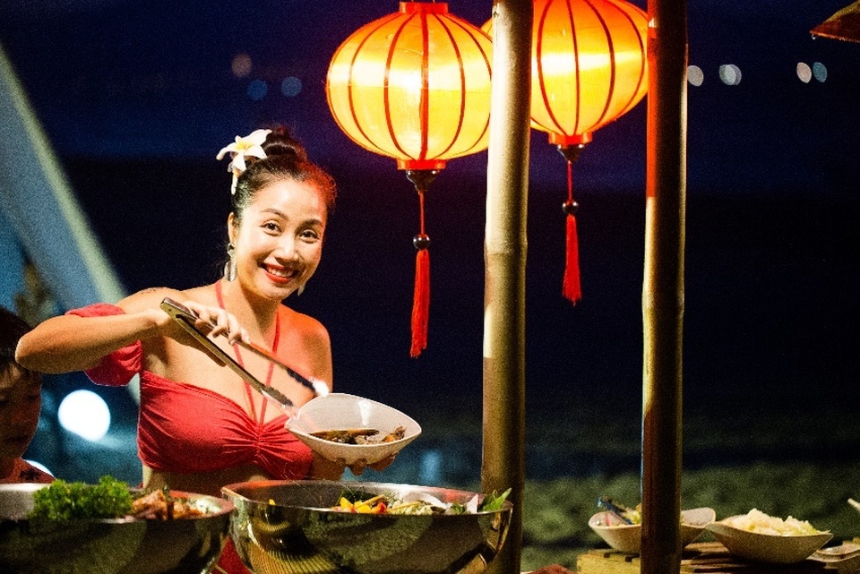 Ốc Thanh Vân check-in hồ bơi vô cực dài nhất Đà Nẵng - 8