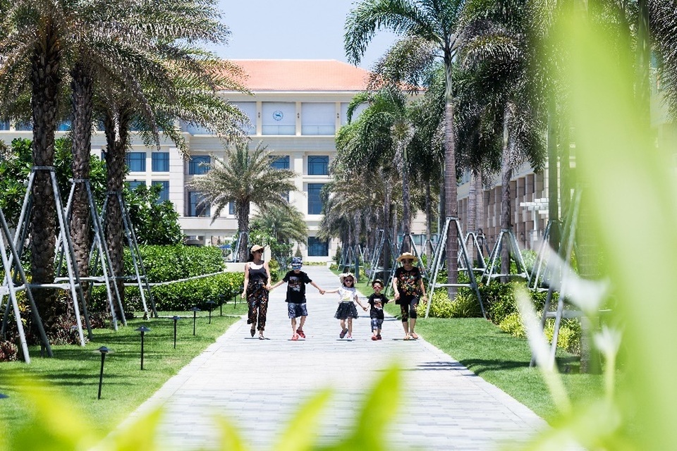 Ốc Thanh Vân check-in hồ bơi vô cực dài nhất Đà Nẵng - 9