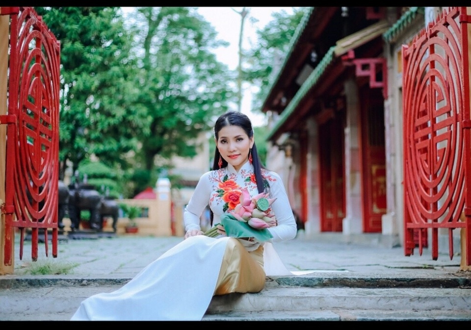 Á hậu Minh Minh khoe giọng hát ngọt ngào - 4 Á hậu Minh Minh khoe giọng hát ngọt ngào - 4