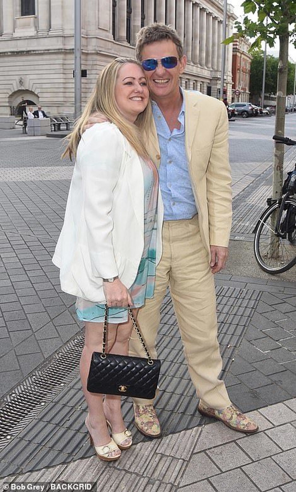 Ông bầu ca nhạc Simon Cowell tình tứ bên bạn gái kém 18 tuổi - 12 Ông bầu ca nhạc Simon Cowell tình tứ bên bạn gái kém 18 tuổi - 12