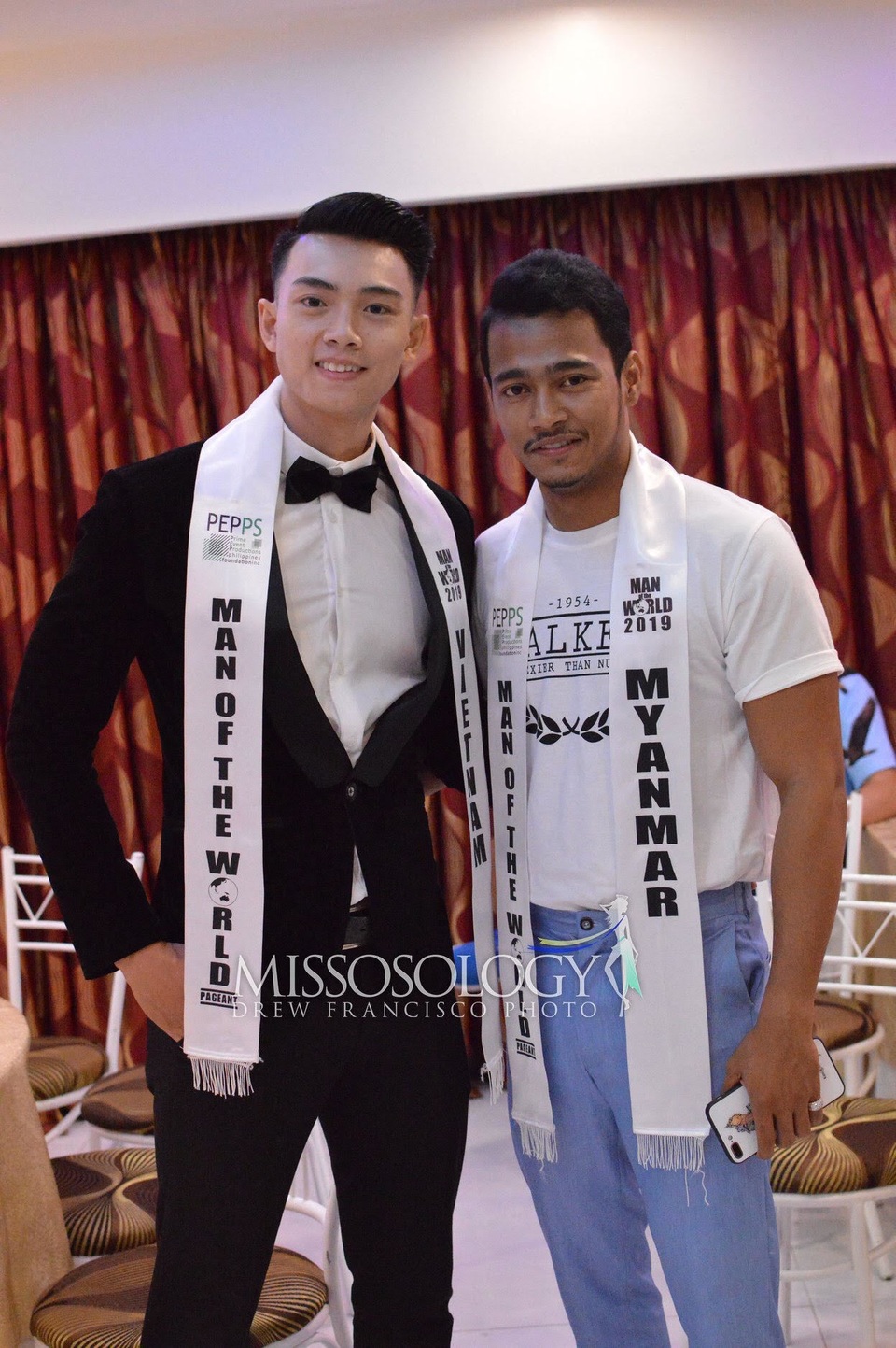 Tạ Công Phát mang trang phục đẹp mắt đi thi Man Of The World - 5 Tạ Công Phát mang trang phục đẹp mắt đi thi Man Of The World - 5