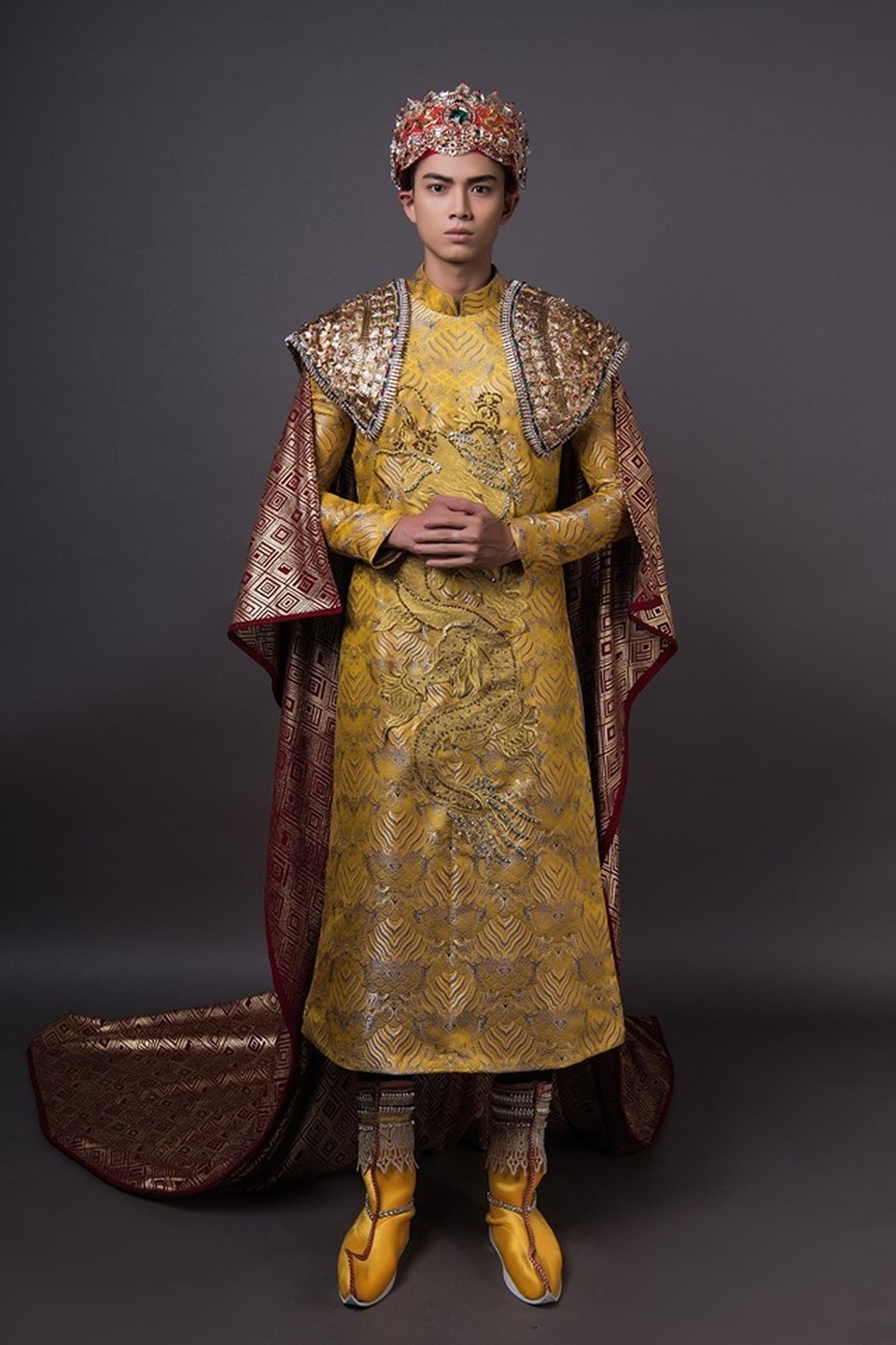 Tạ Công Phát mang trang phục đẹp mắt đi thi Man Of The World - 4 Tạ Công Phát mang trang phục đẹp mắt đi thi Man Of The World - 4