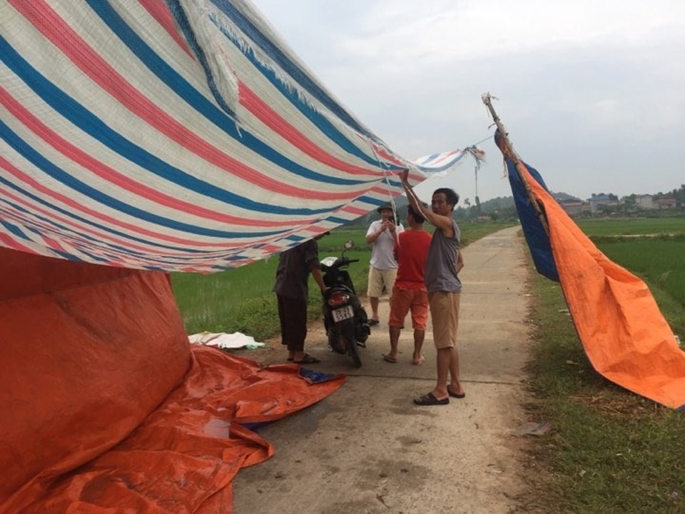 Hà Nội: Người dân mở cửa bãi rác Nam Sơn sau gần 1 tuần chặn xe rác - 3 Hà Nội: Người dân mở cửa bãi rác Nam Sơn sau gần 1 tuần chặn xe rác - 3