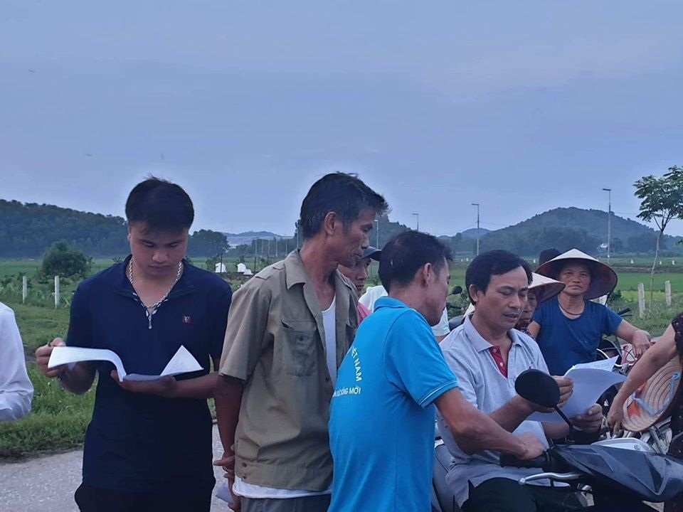 Hà Nội: Người dân mở cửa bãi rác Nam Sơn sau gần 1 tuần chặn xe rác - 1 Hà Nội: Người dân mở cửa bãi rác Nam Sơn sau gần 1 tuần chặn xe rác - 1