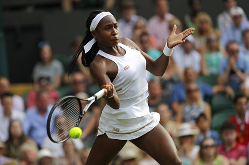 Tay vợt 15 tuổi ngược dòng ngoạn mục vào vòng bốn Wimbledon 2019 - 2