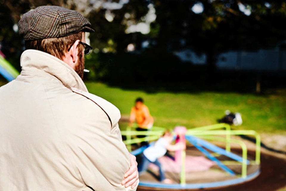 Cảnh báo cho con mối nguy hiểm đến từ người lạ - 1 Cảnh báo cho con mối nguy hiểm đến từ người lạ - 1