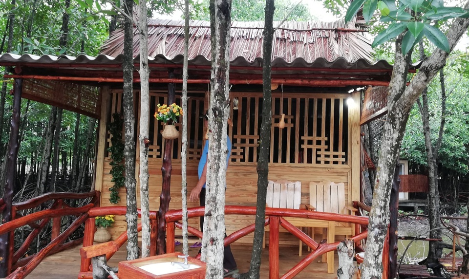 Thăm biểu tượng đường Hồ Chí Minh, ngắm cá thòi lòi, ốc len... lên bờ - 1 Thăm biểu tượng đường Hồ Chí Minh, ngắm cá thòi lòi, ốc len... lên bờ - 1