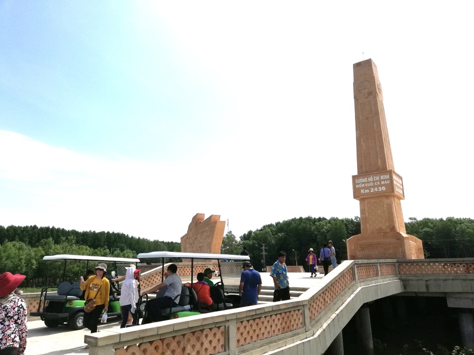 Thăm biểu tượng đường Hồ Chí Minh, ngắm cá thòi lòi, ốc len... lên bờ - 18 Thăm biểu tượng đường Hồ Chí Minh, ngắm cá thòi lòi, ốc len... lên bờ - 18
