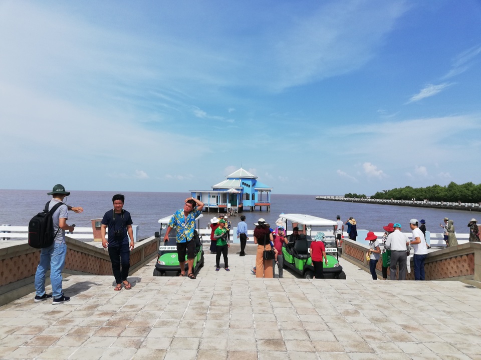Thăm biểu tượng đường Hồ Chí Minh, ngắm cá thòi lòi, ốc len... lên bờ - 17 Thăm biểu tượng đường Hồ Chí Minh, ngắm cá thòi lòi, ốc len... lên bờ - 17